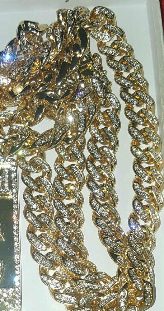 18K CHAIN LAST ONE LEFT. ( CAN ADD IN PENDANTS)